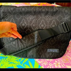 DAKINE messenger / laptop bag